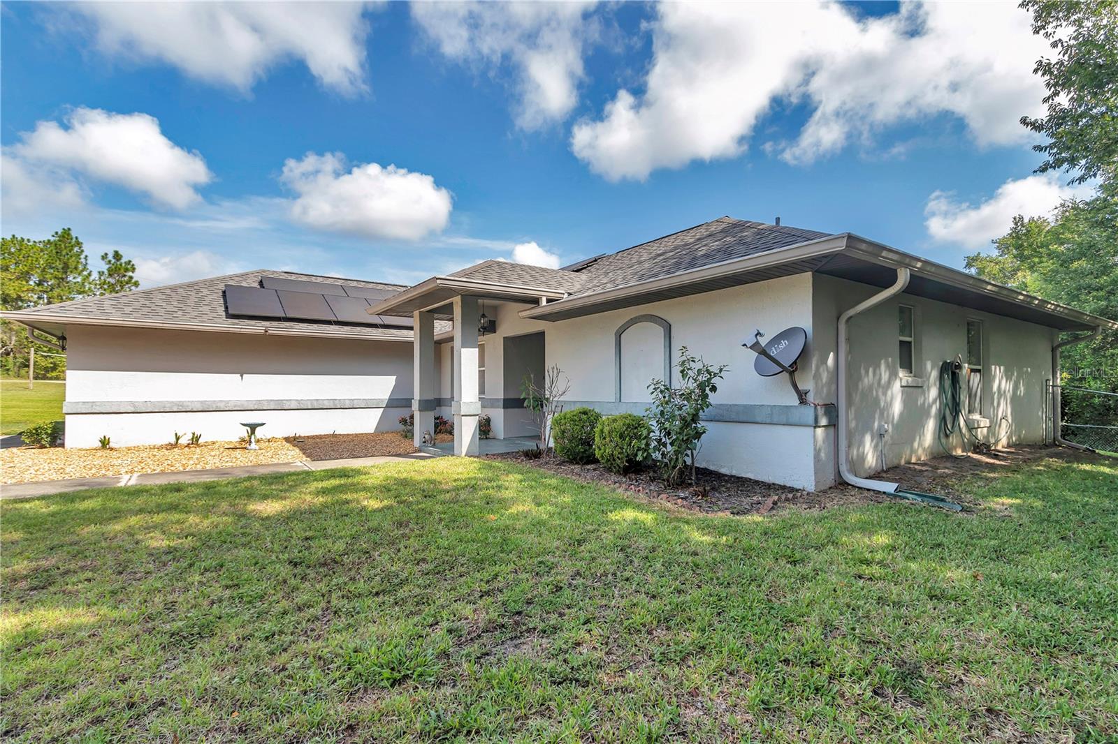 Listing photo id 4 for 481 151st Terrace