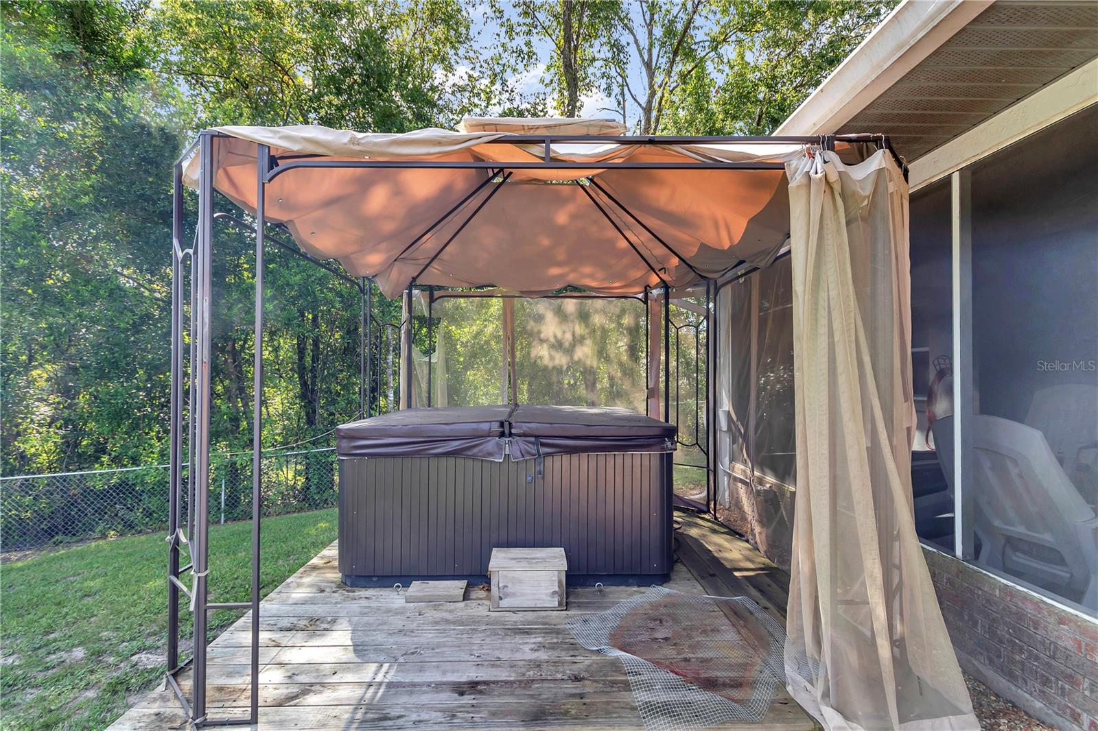 Listing photo id 7 for 481 151st Terrace