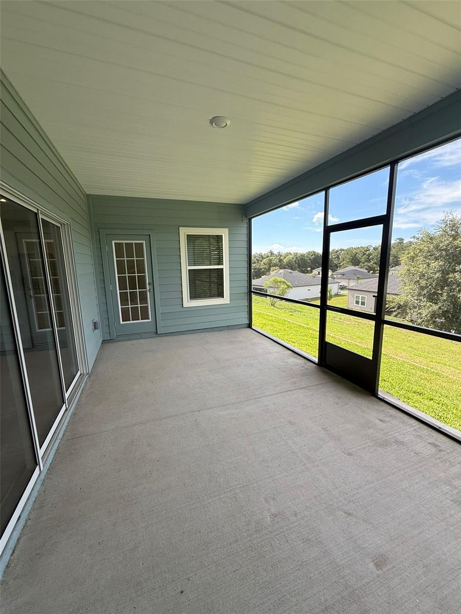 Listing photo id 19 for 19444 78th Place