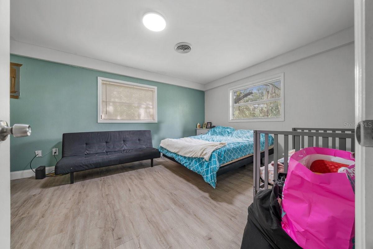 Image 17 of 37 For 2025 39th Street