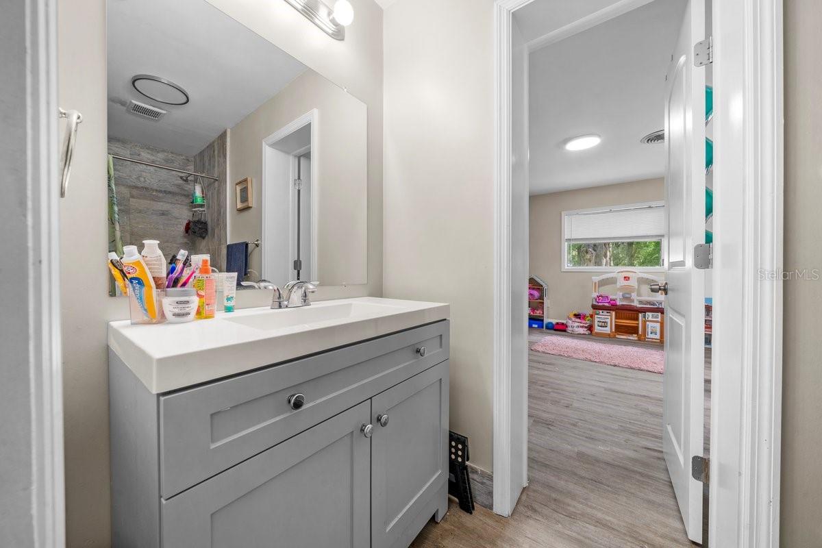Image 20 of 37 For 2025 39th Street