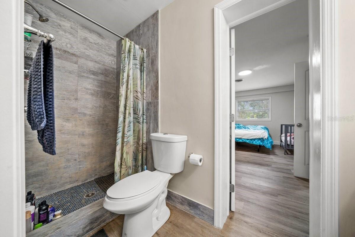 Image 22 of 37 For 2025 39th Street