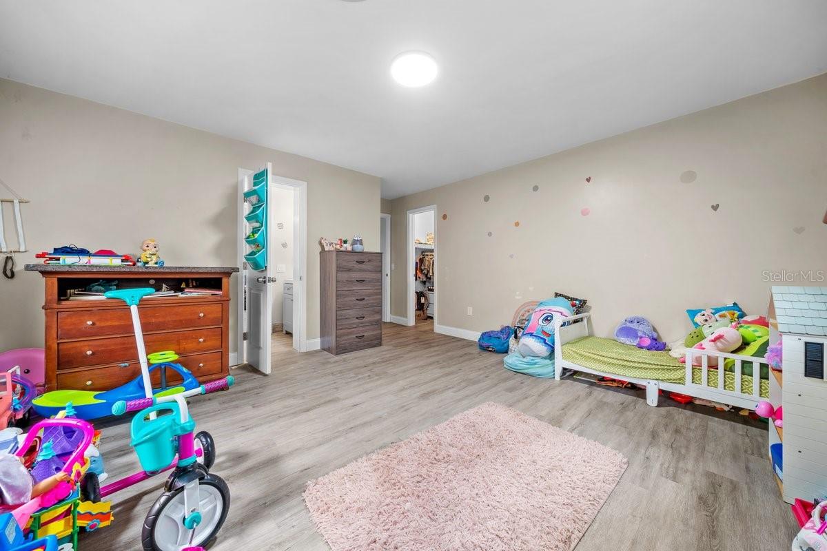 Image 24 of 37 For 2025 39th Street