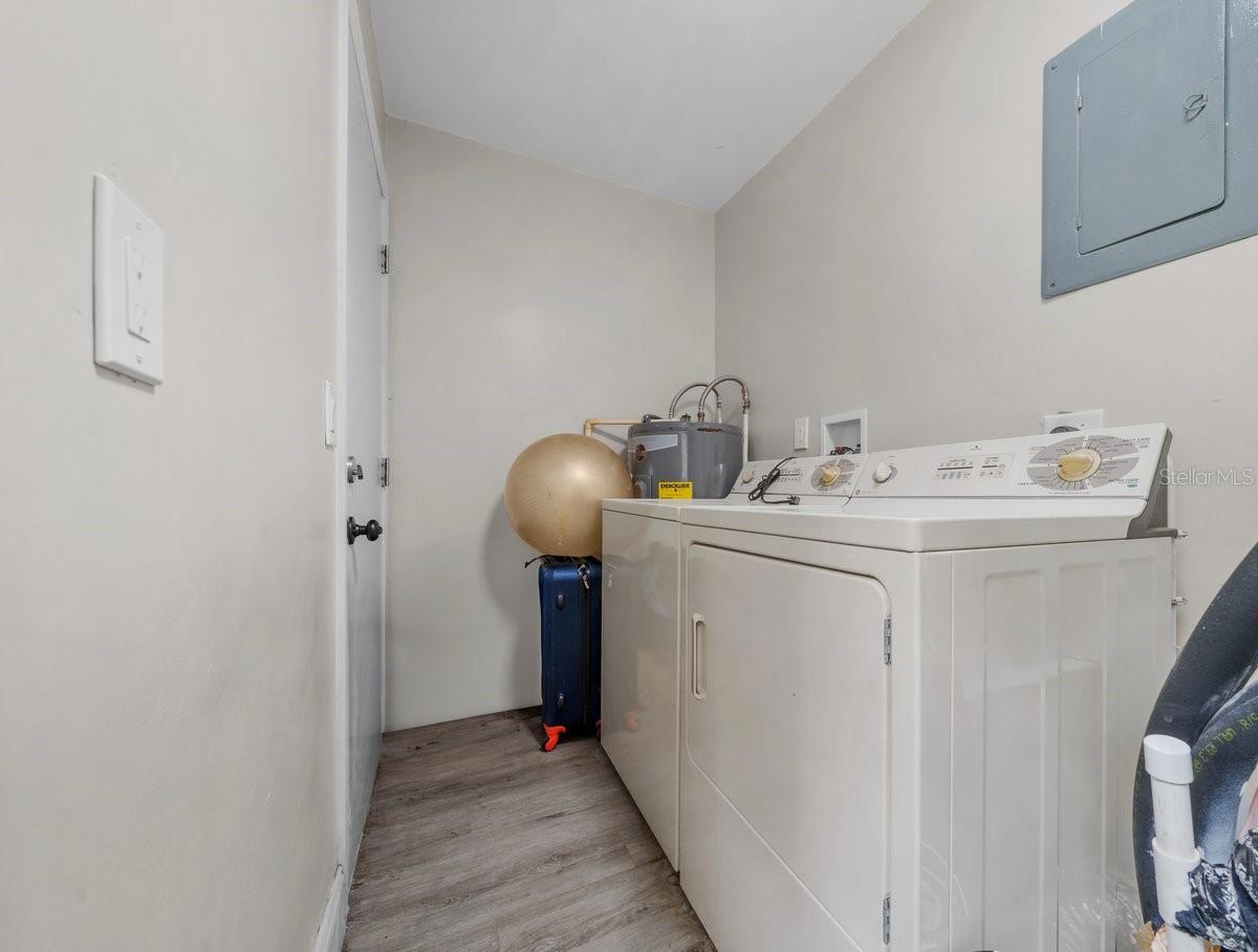 Image 31 of 37 For 2025 39th Street