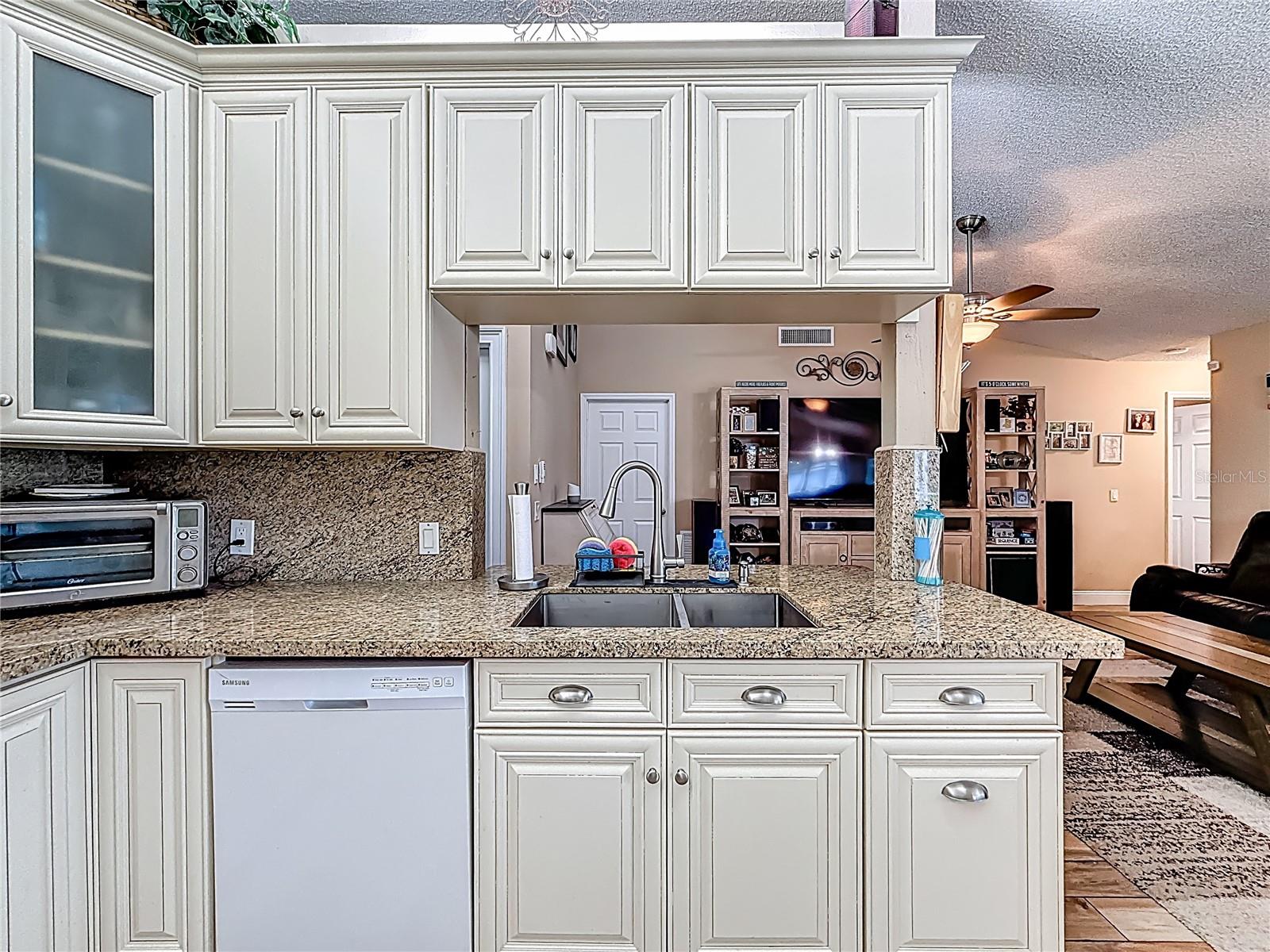 Image 21 of 57 For 13812 Columbine Avenue