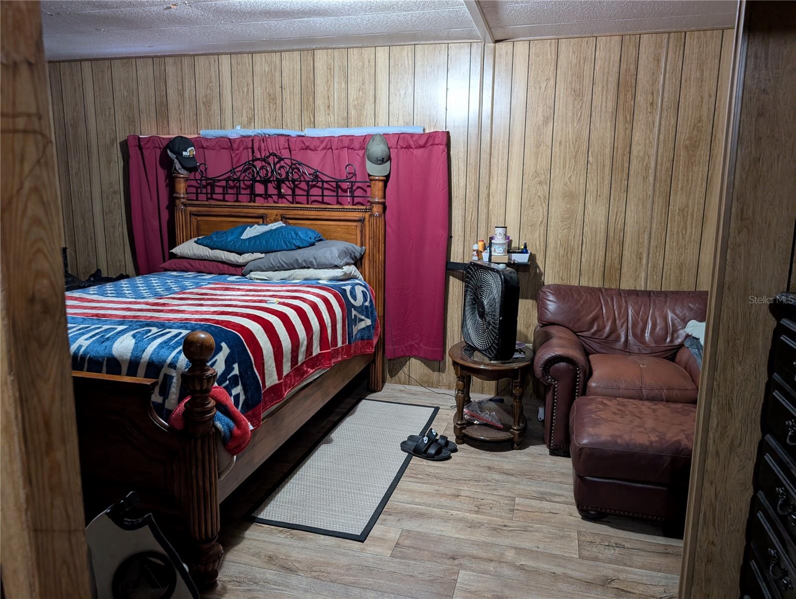 Listing photo id 8 for 4140 Riverside Drive
