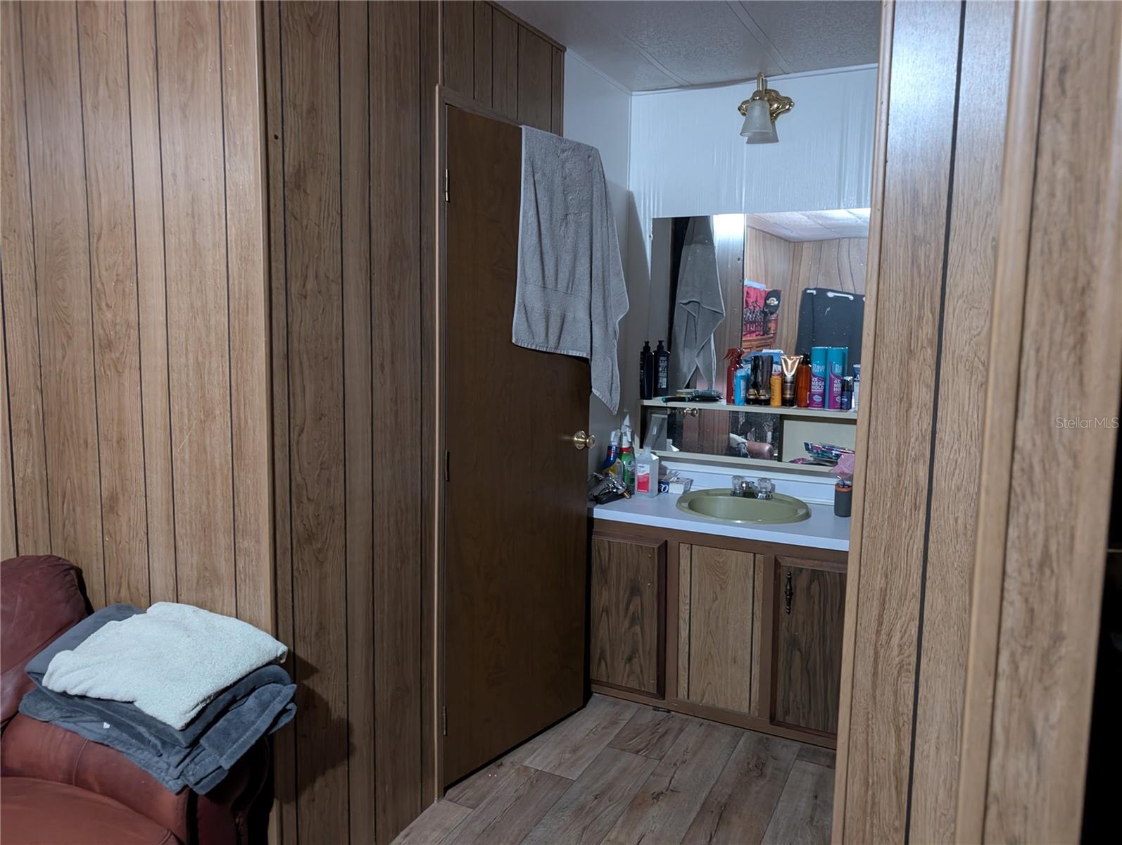 Listing photo id 13 for 4140 Riverside Drive