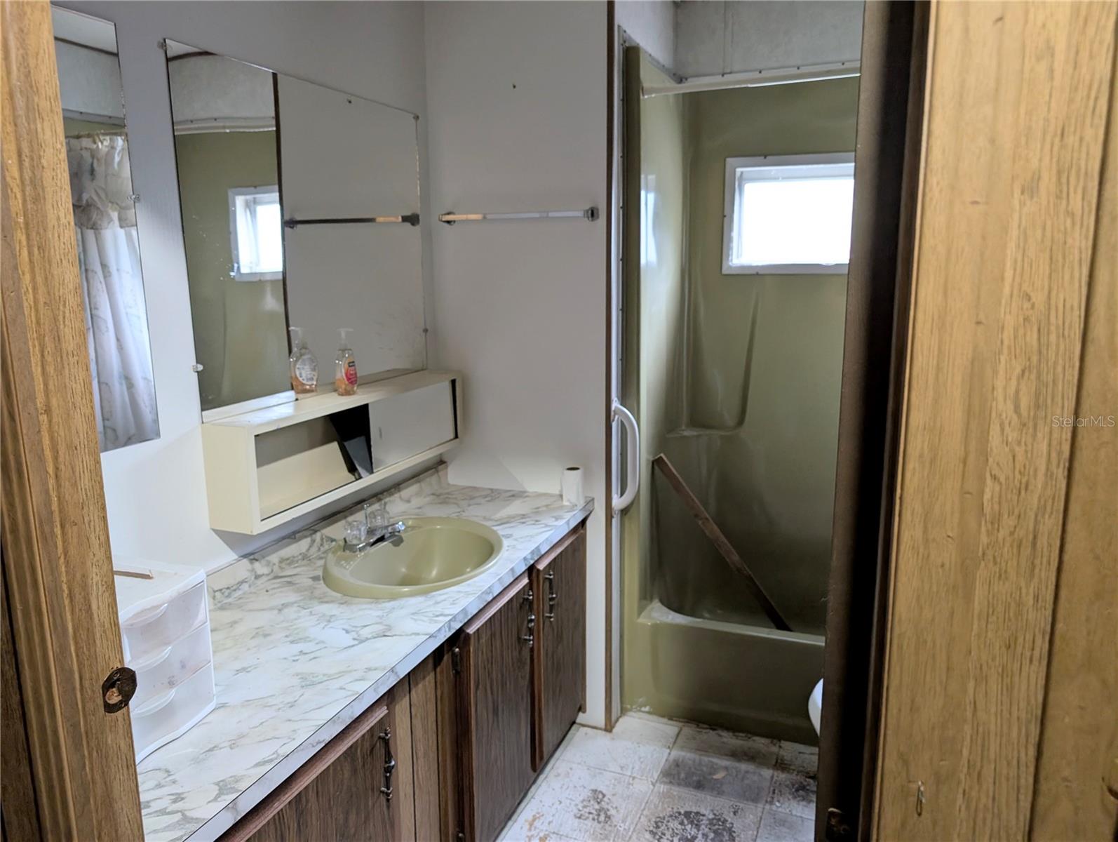 Listing photo id 14 for 4140 Riverside Drive
