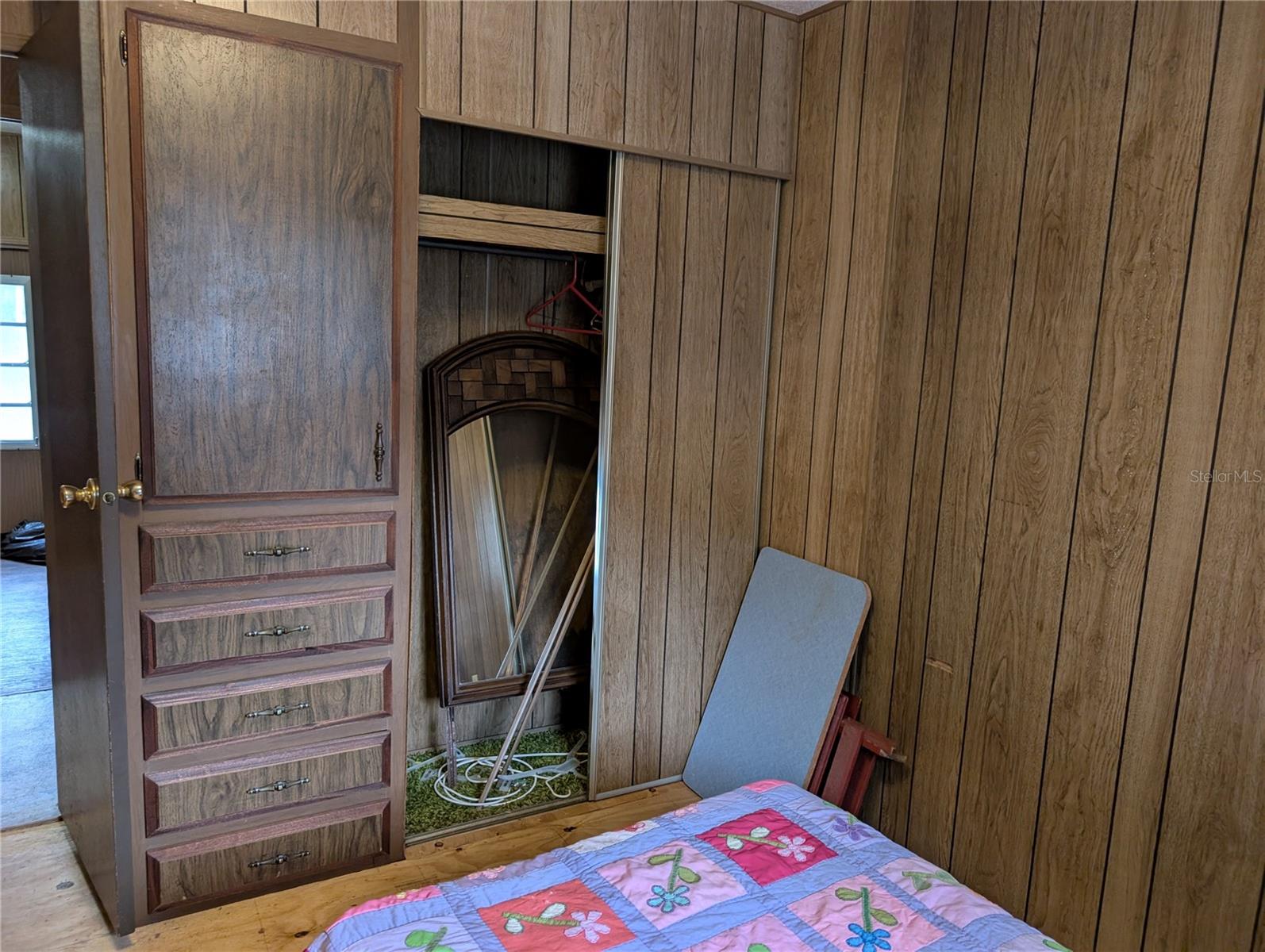 Listing photo id 18 for 4140 Riverside Drive