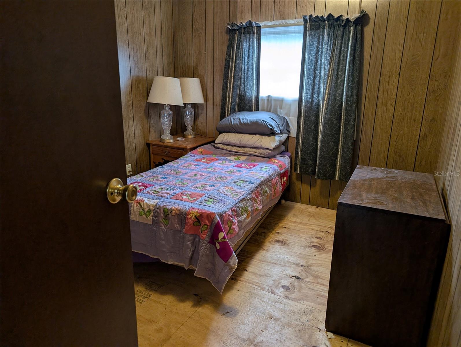 Listing photo id 19 for 4140 Riverside Drive