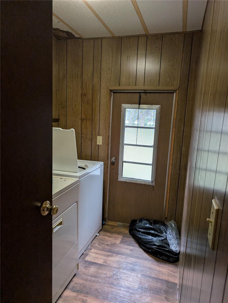 Listing photo id 20 for 4140 Riverside Drive