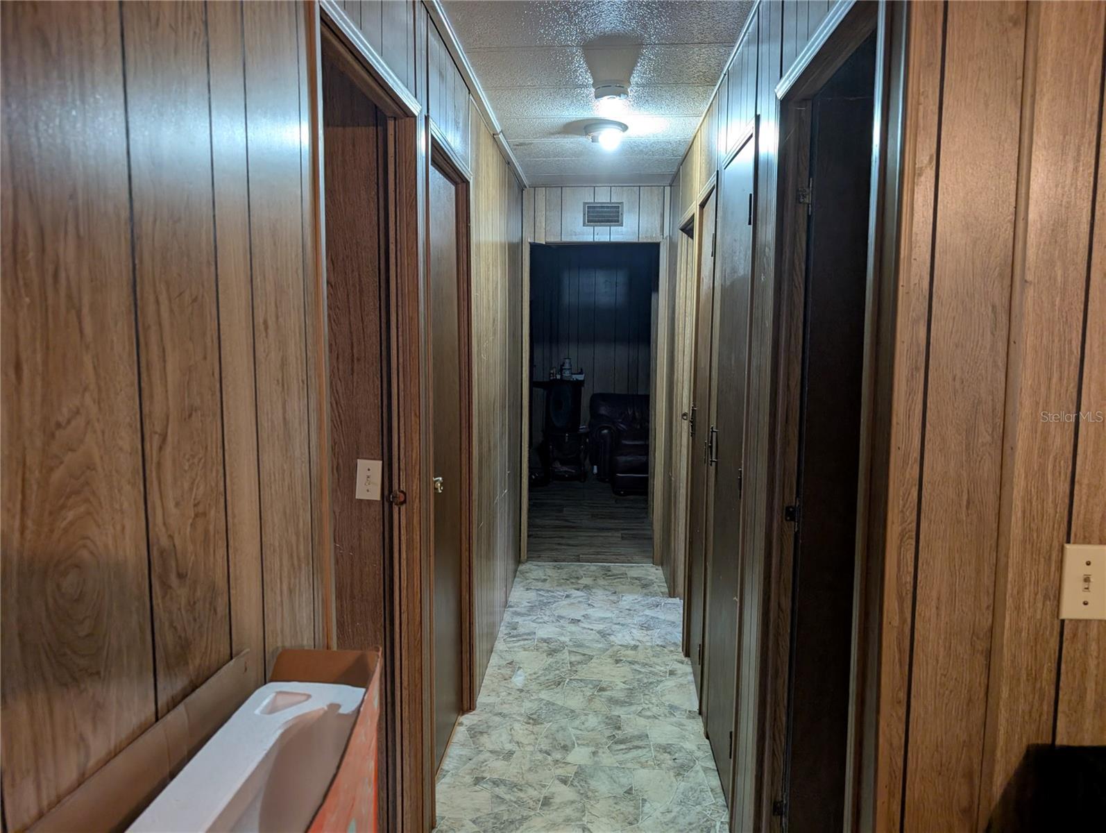 Listing photo id 21 for 4140 Riverside Drive