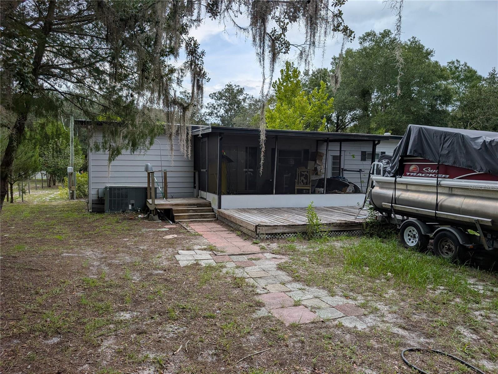Listing photo id 26 for 4140 Riverside Drive