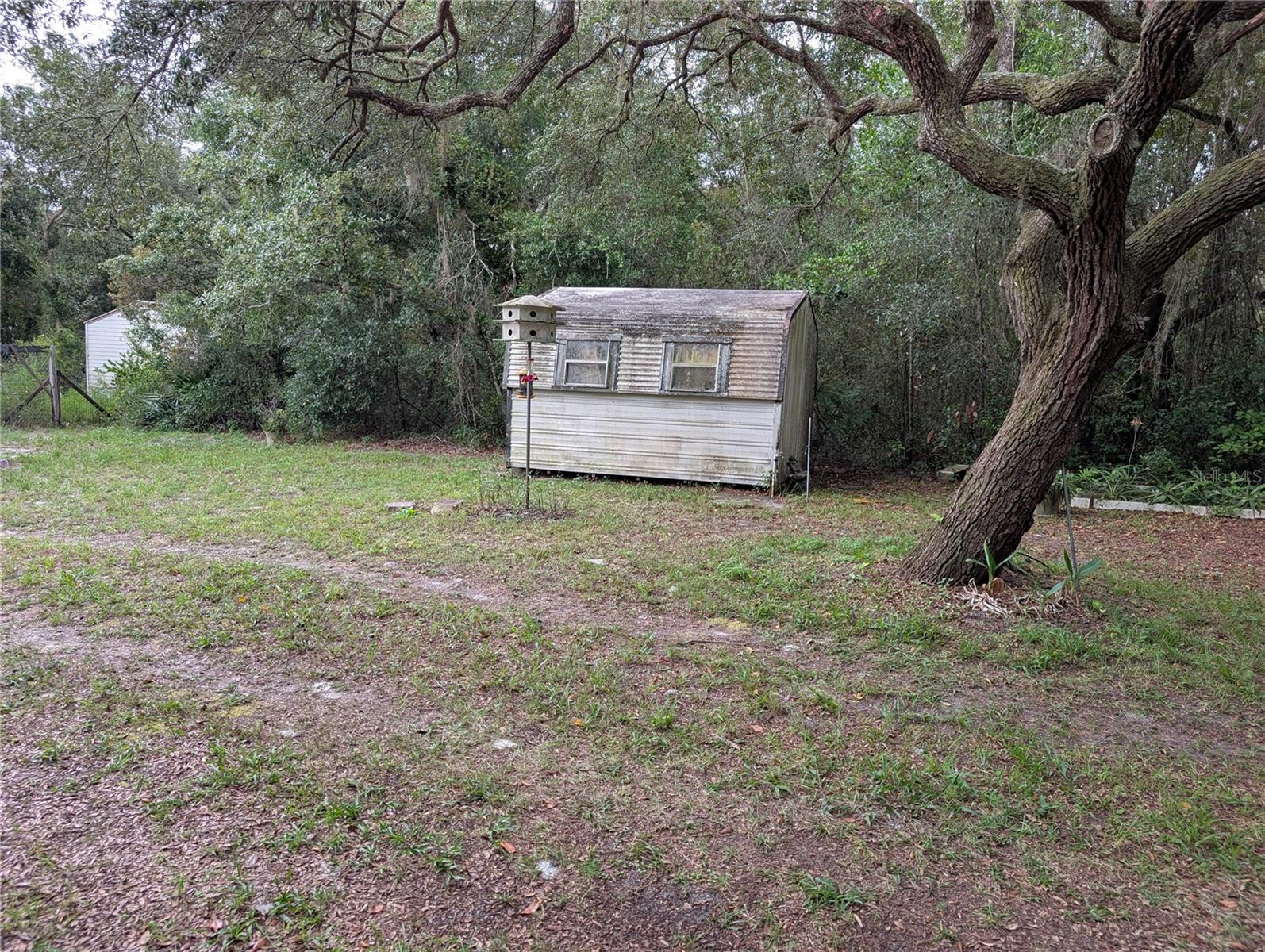 Listing photo id 2 for 4140 Riverside Drive
