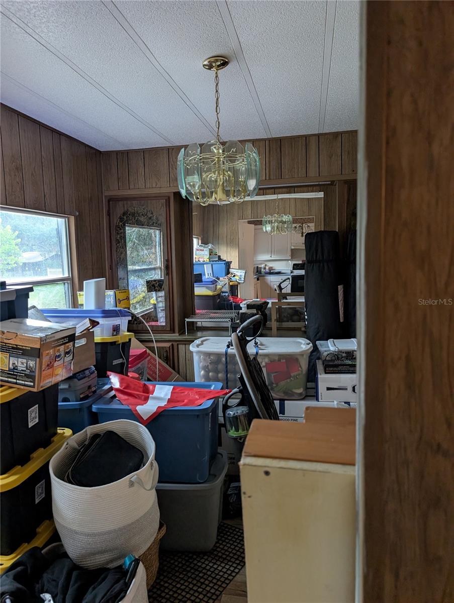 Listing photo id 4 for 4140 Riverside Drive
