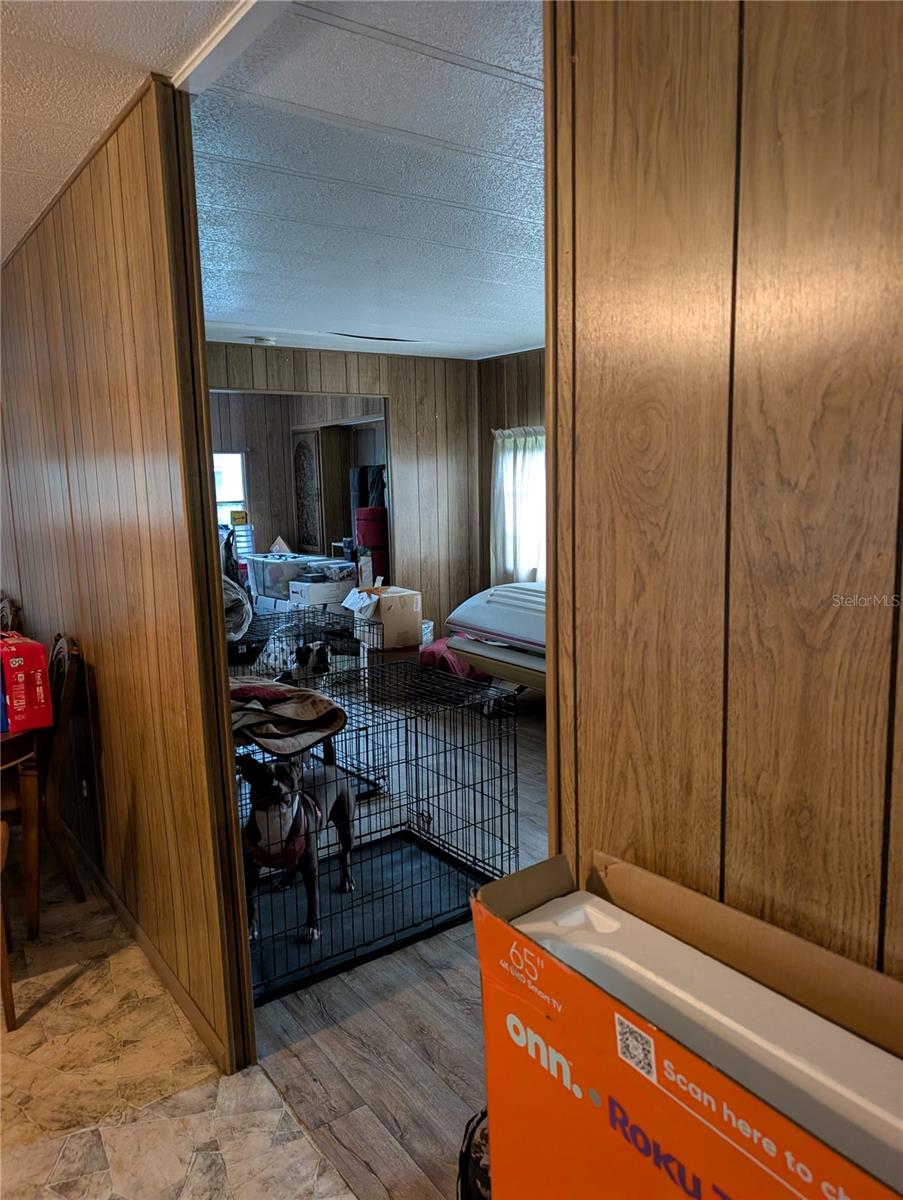 Listing photo id 5 for 4140 Riverside Drive