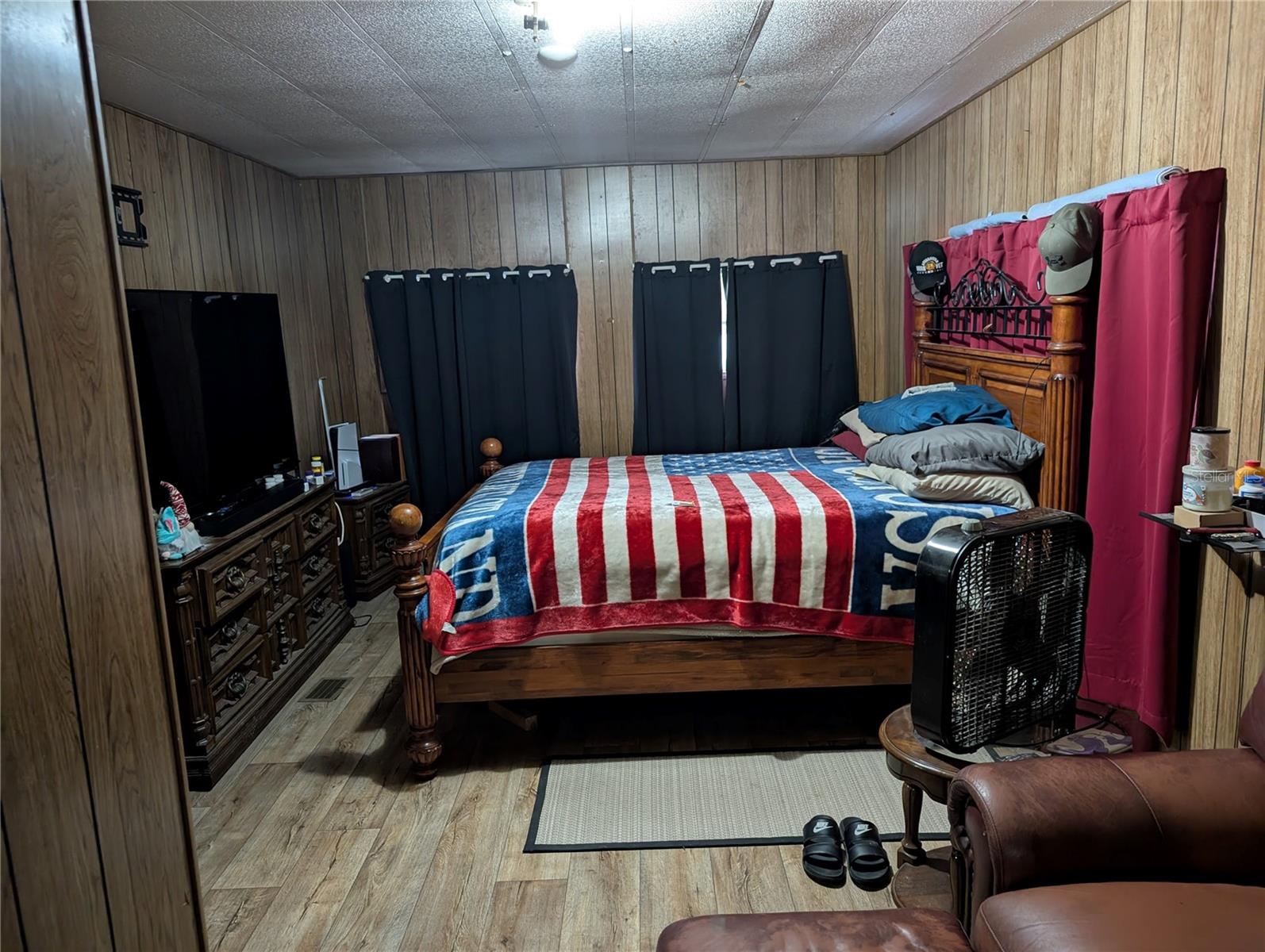 Listing photo id 7 for 4140 Riverside Drive