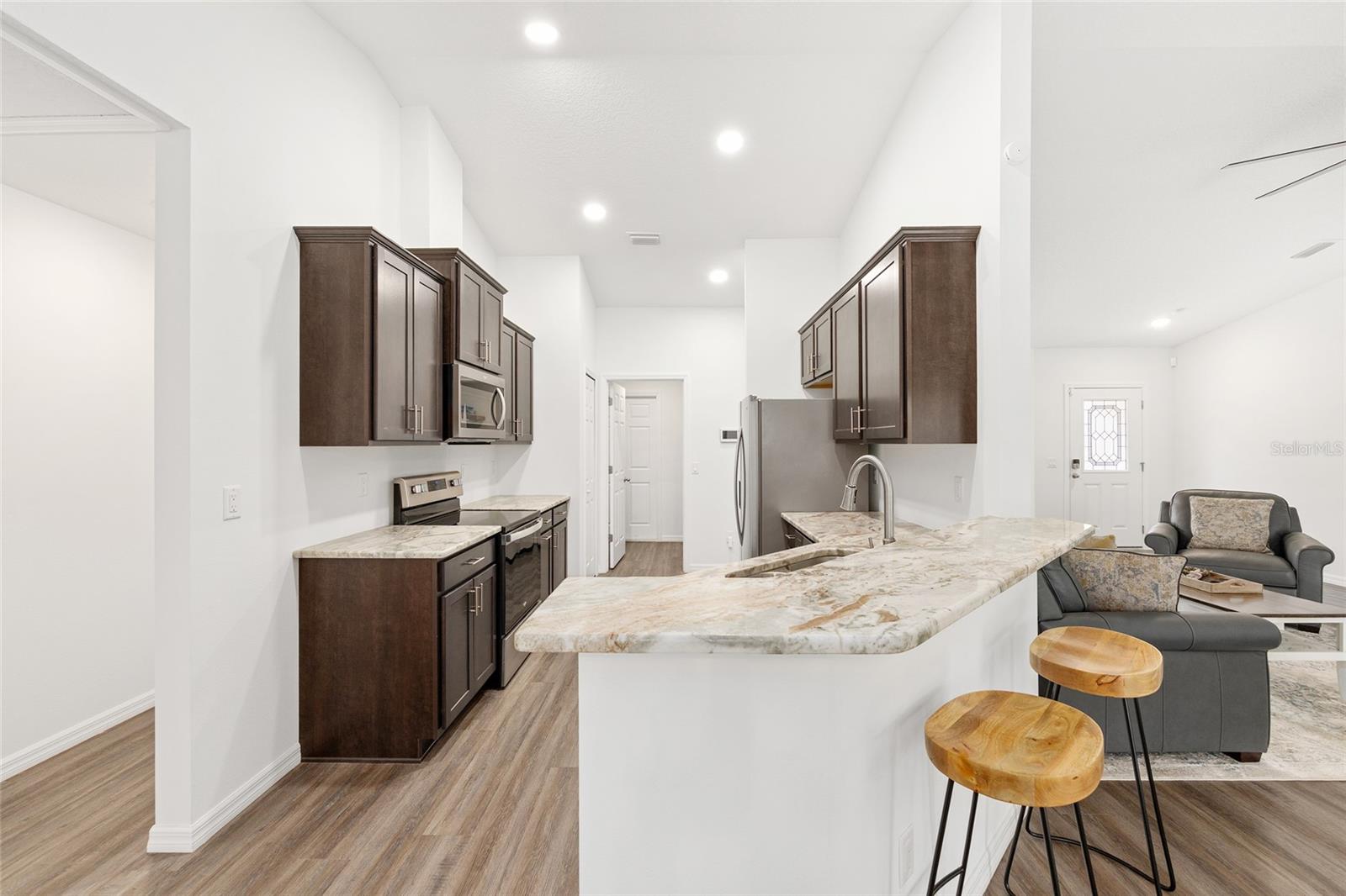 Image 4 of 37 For 8381 Wayside