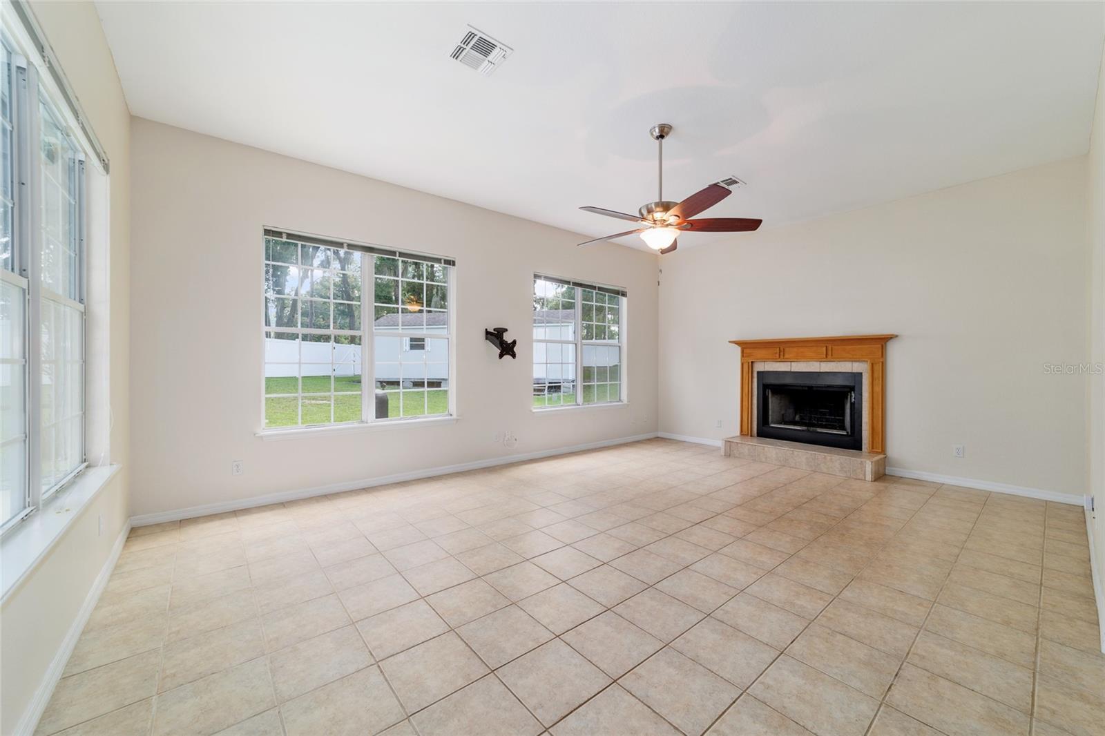 Listing photo id 6 for 4033 15th Court Road