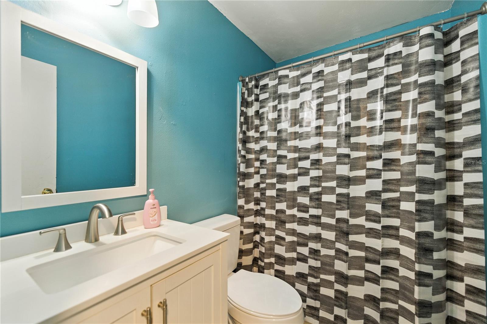Listing photo id 11 for 2449 40th Street