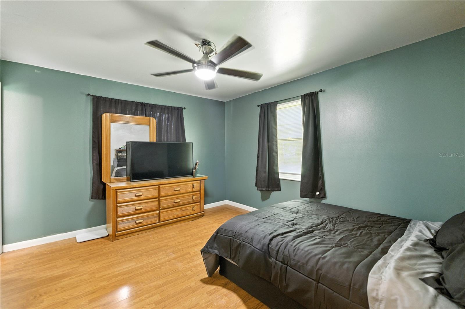 Listing photo id 16 for 2449 40th Street