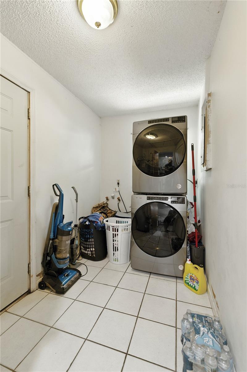 Listing photo id 19 for 2449 40th Street
