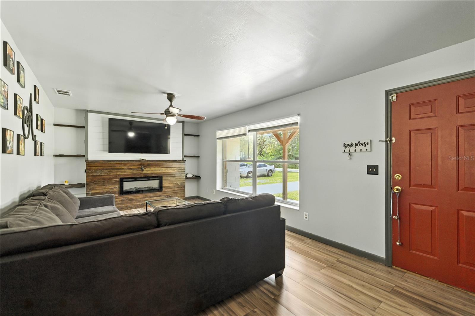 Listing photo id 1 for 2449 40th Street