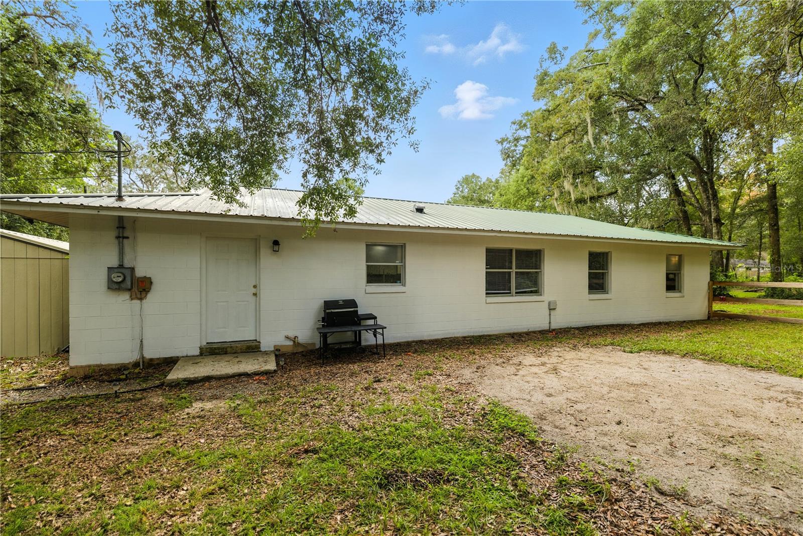 Listing photo id 29 for 2449 40th Street