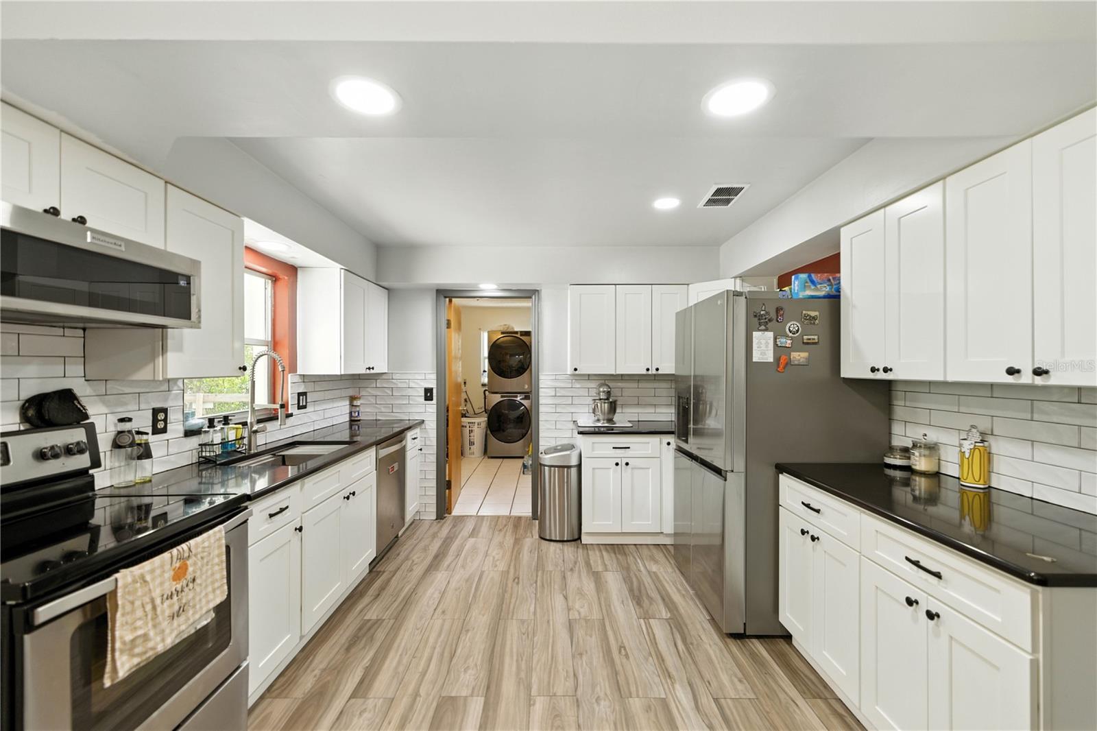 Listing photo id 3 for 2449 40th Street