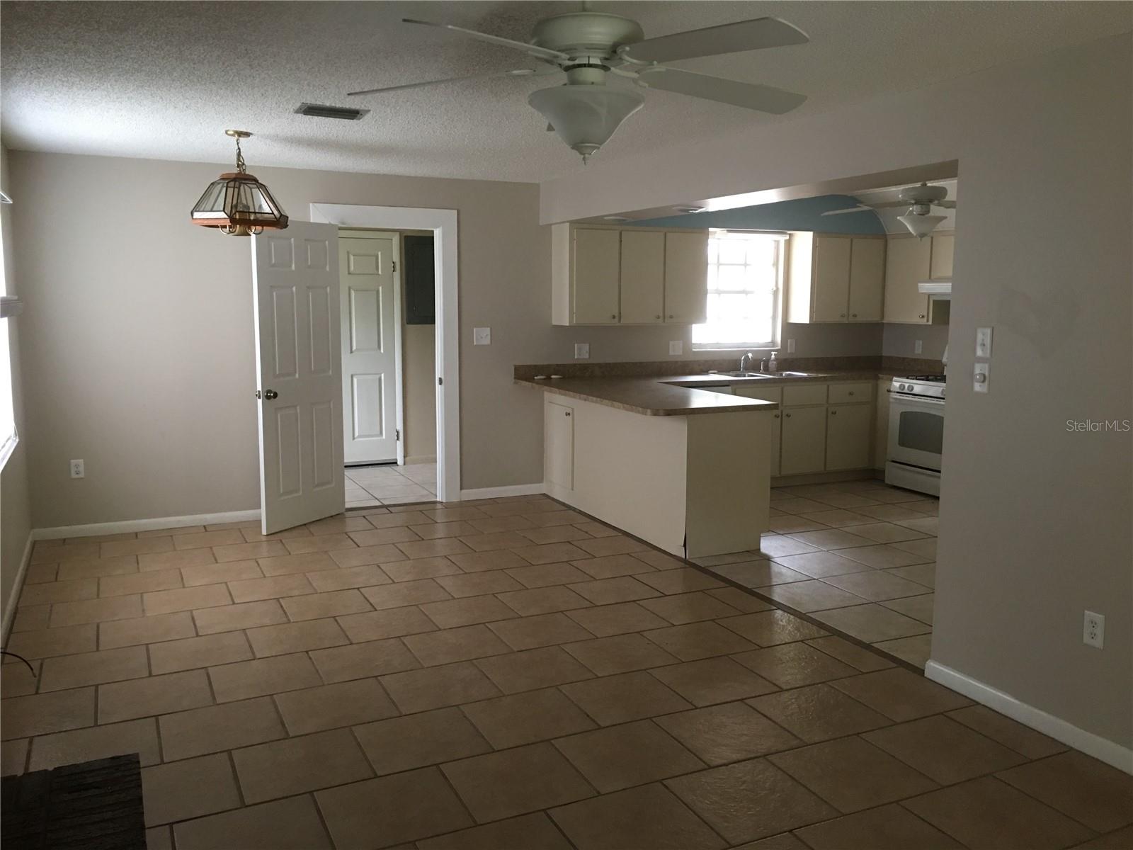 Image 7 of 29 For 210 53rd Court