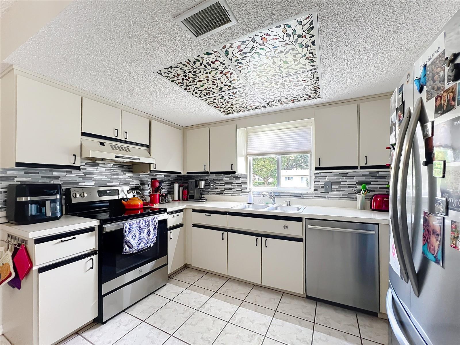 Image 4 of 50 For 6468 107th Place