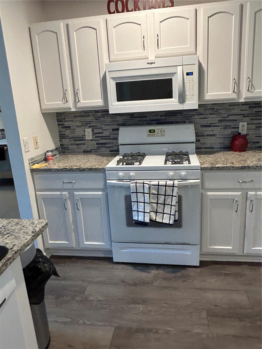 Image 4 of 11 For 8310 79 Circle