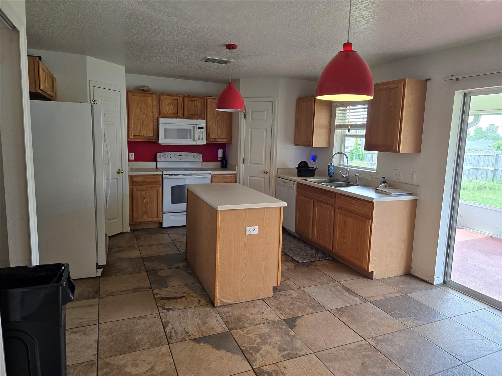 Image 3 of 17 For 2731 161st Loop