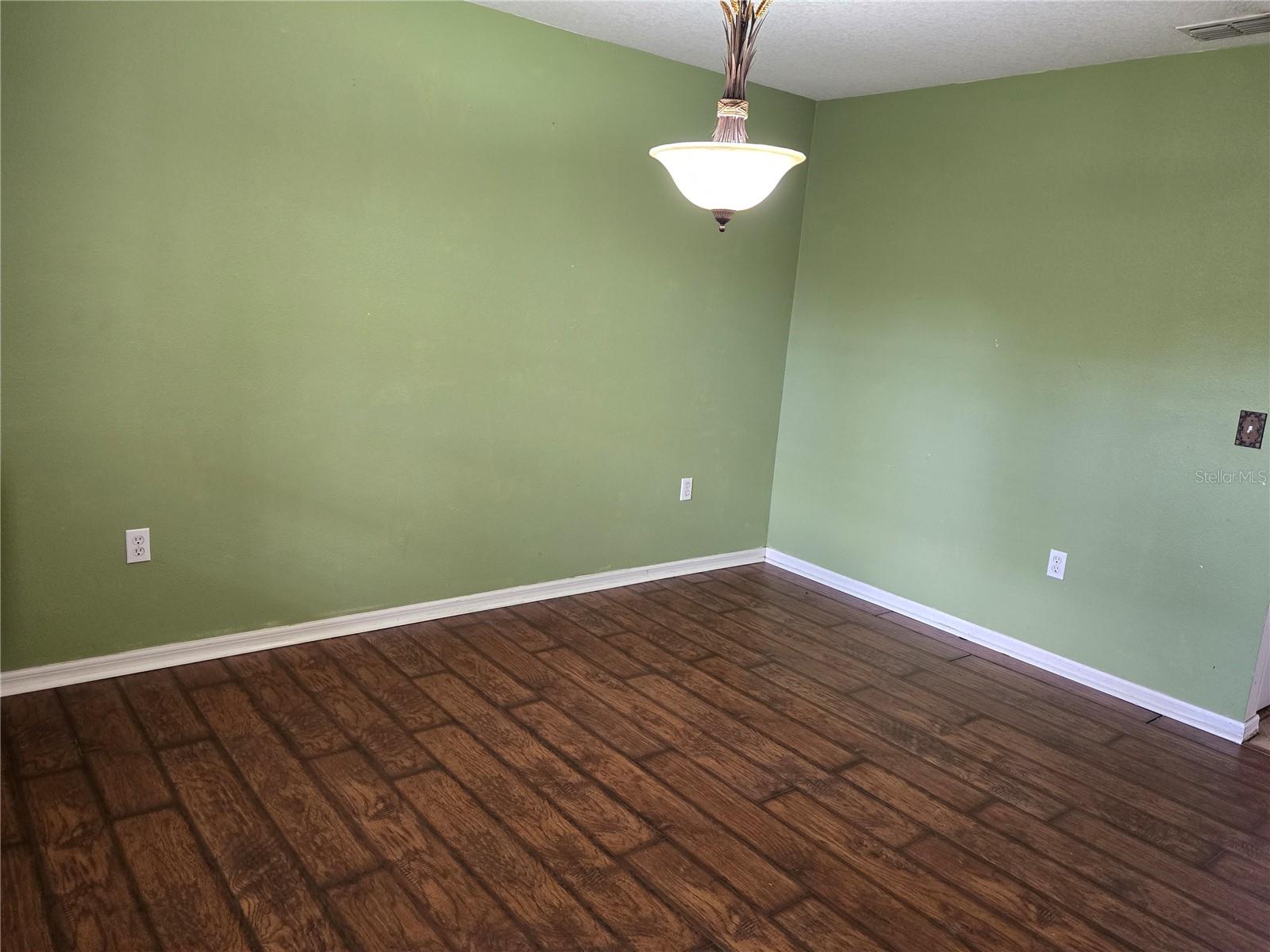 Image 5 of 17 For 2731 161st Loop