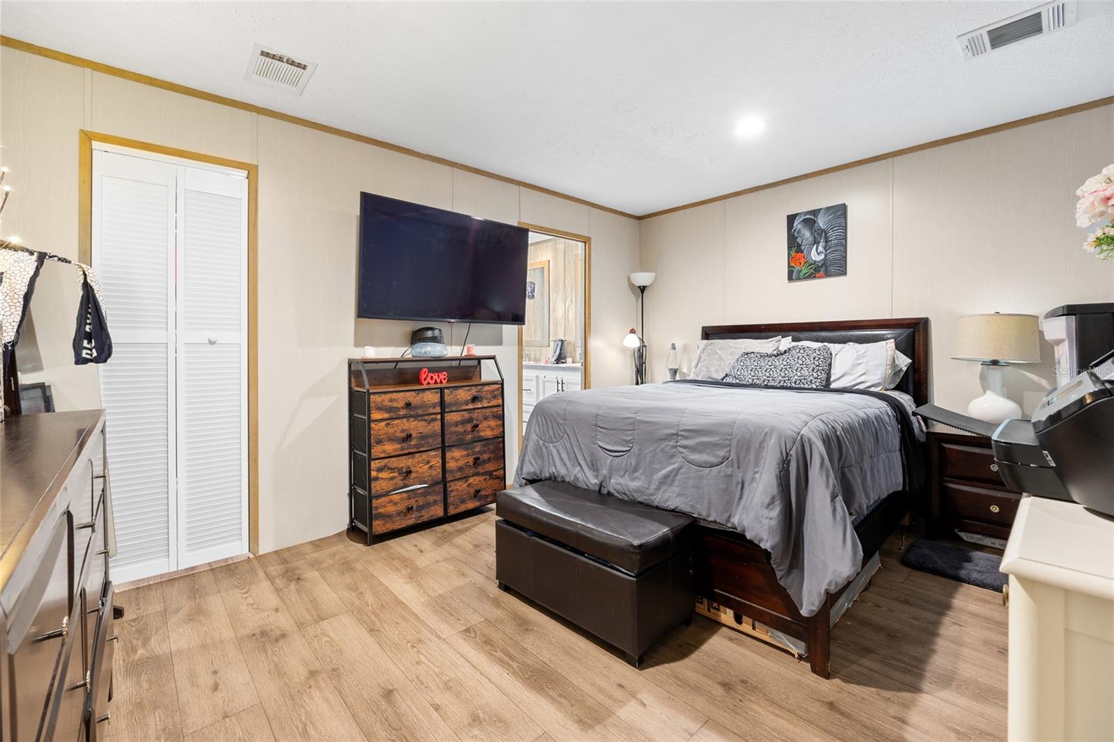 Image 13 of 23 For 8444 Jennifer Court