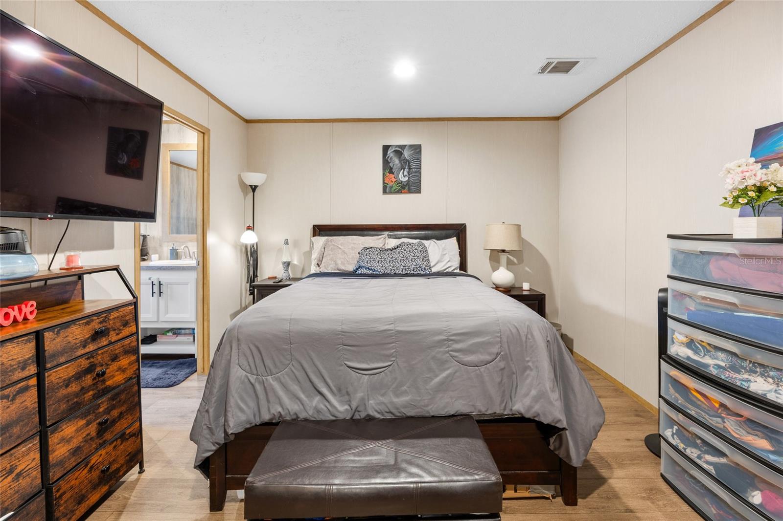 Image 14 of 23 For 8444 Jennifer Court