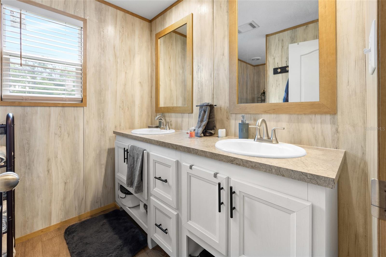 Image 15 of 23 For 8444 Jennifer Court