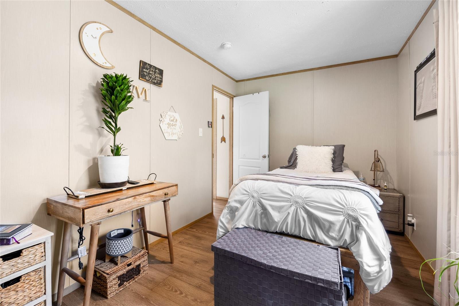 Image 17 of 23 For 8444 Jennifer Court