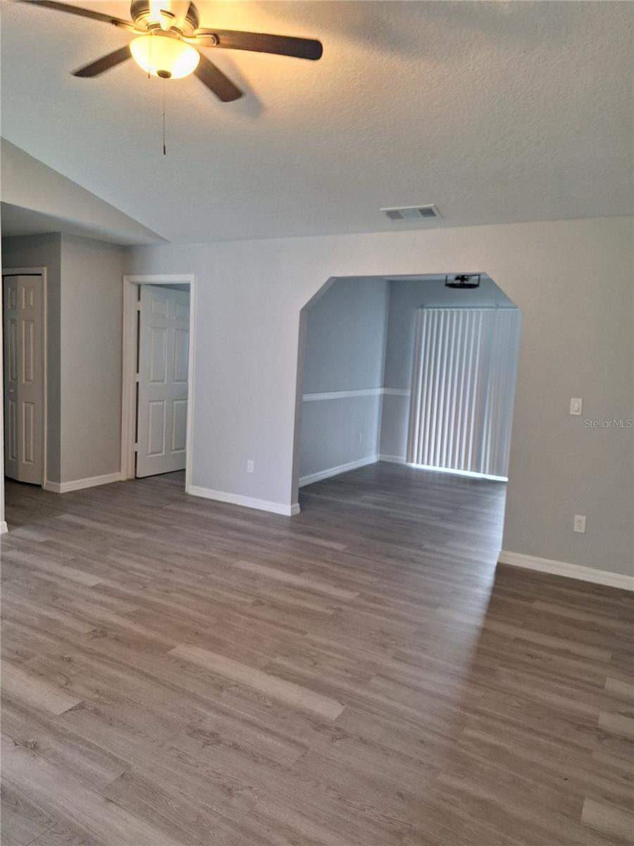 Image 4 of 25 For 4172 35th Avenue Road