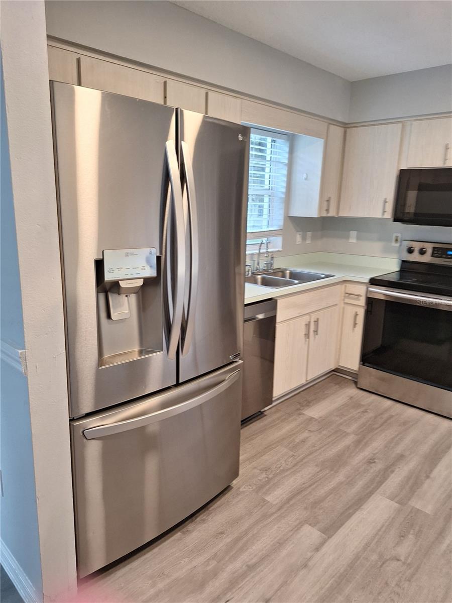 Image 6 of 25 For 4172 35th Avenue Road