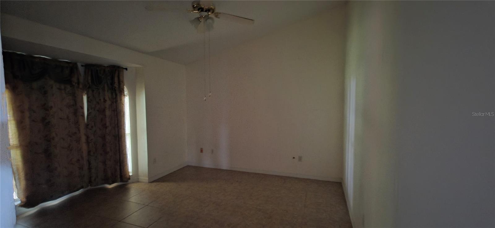 Image 7 of 10 For 5 Midway Court