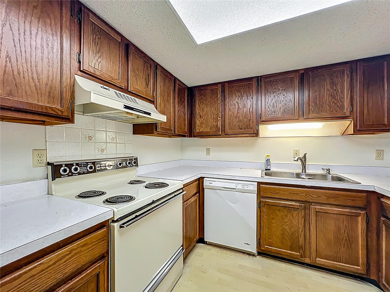 Image 6 of 42 For 496 Bahia Circle B