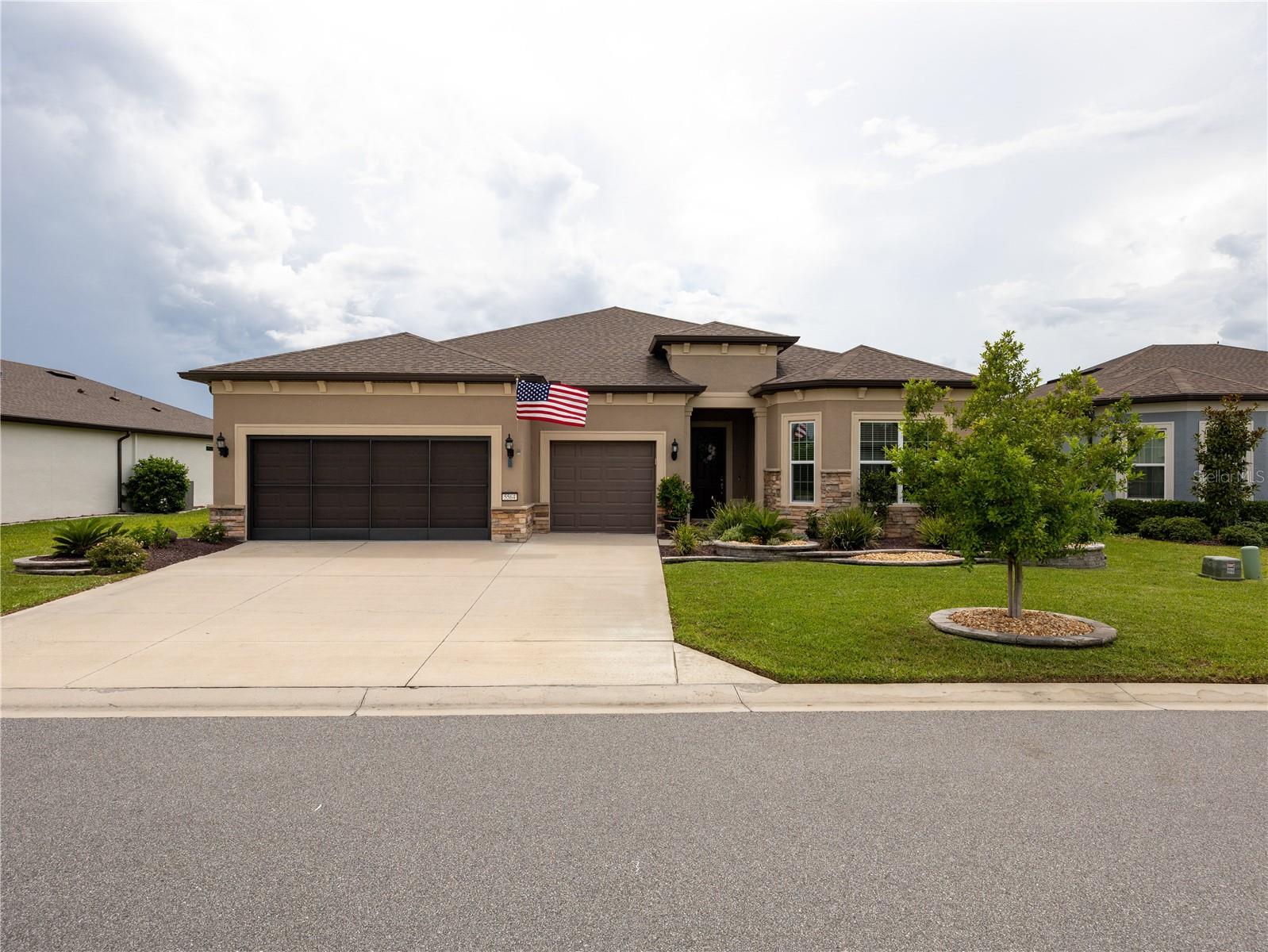 Image 2 of 66 For 5564 90th Avenue