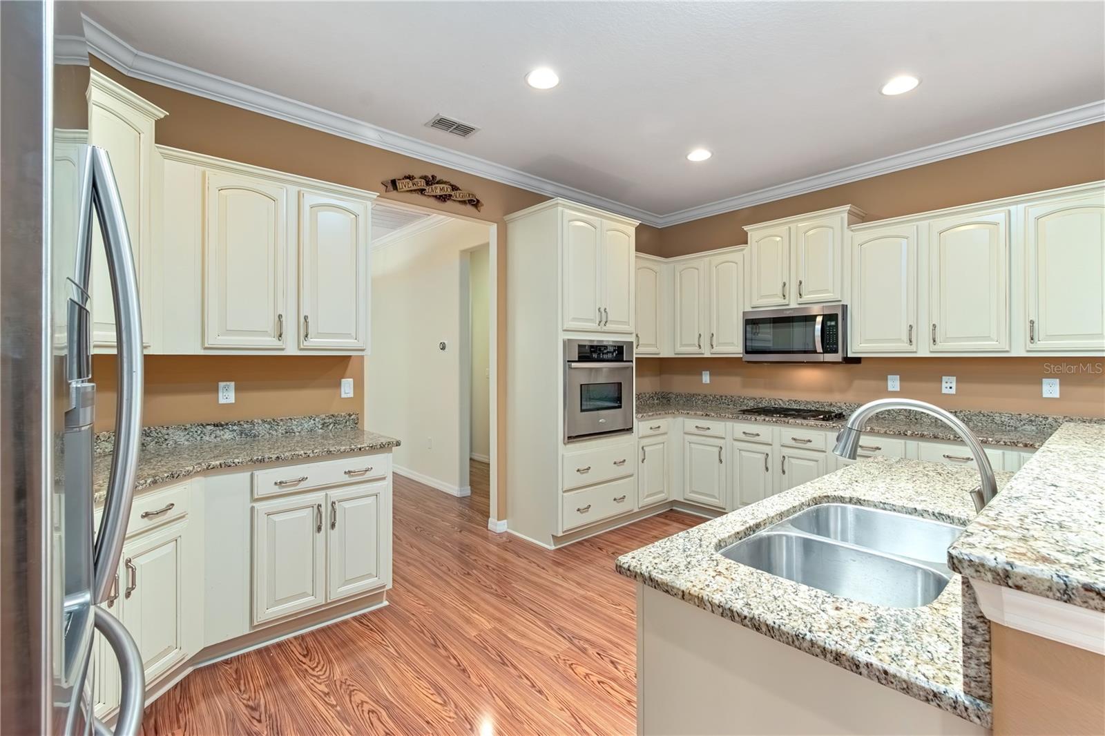 Listing photo id 15 for 8650 83rd Loop
