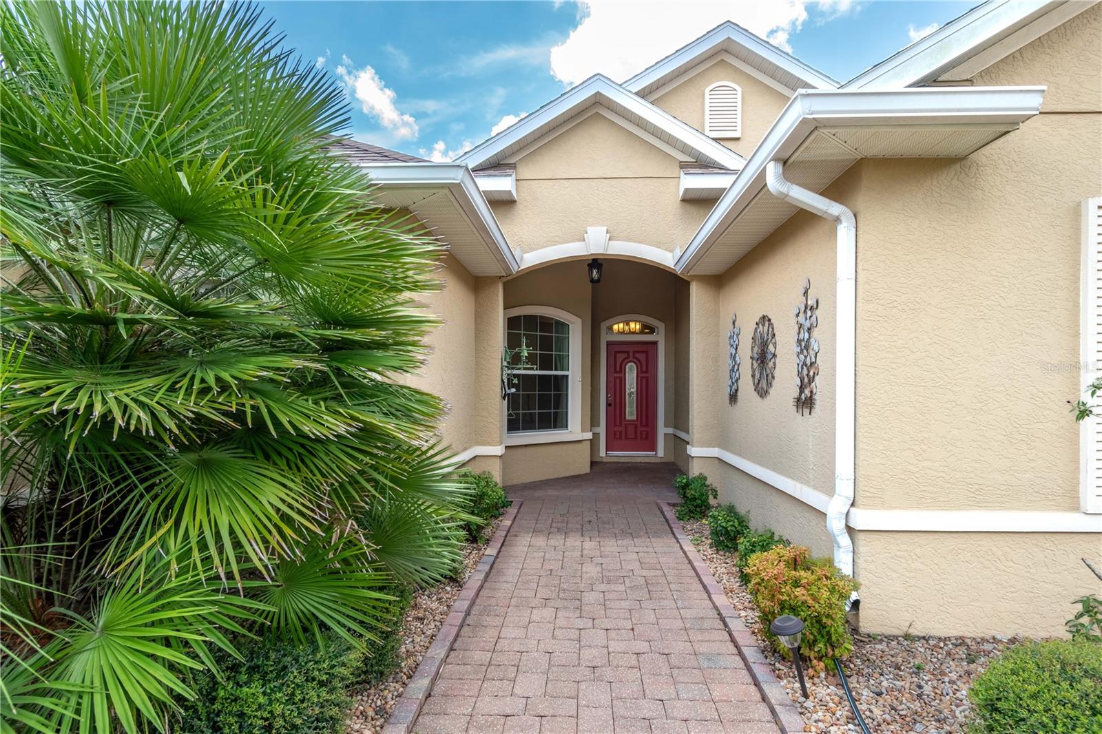 Listing photo id 0 for 8650 83rd Loop