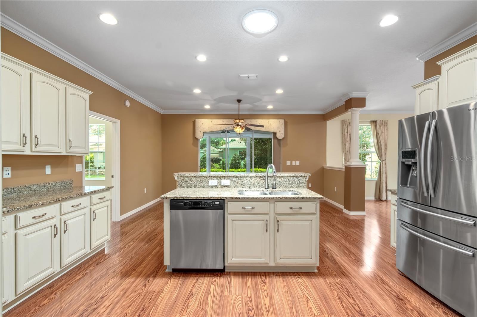 Listing photo id 18 for 8650 83rd Loop