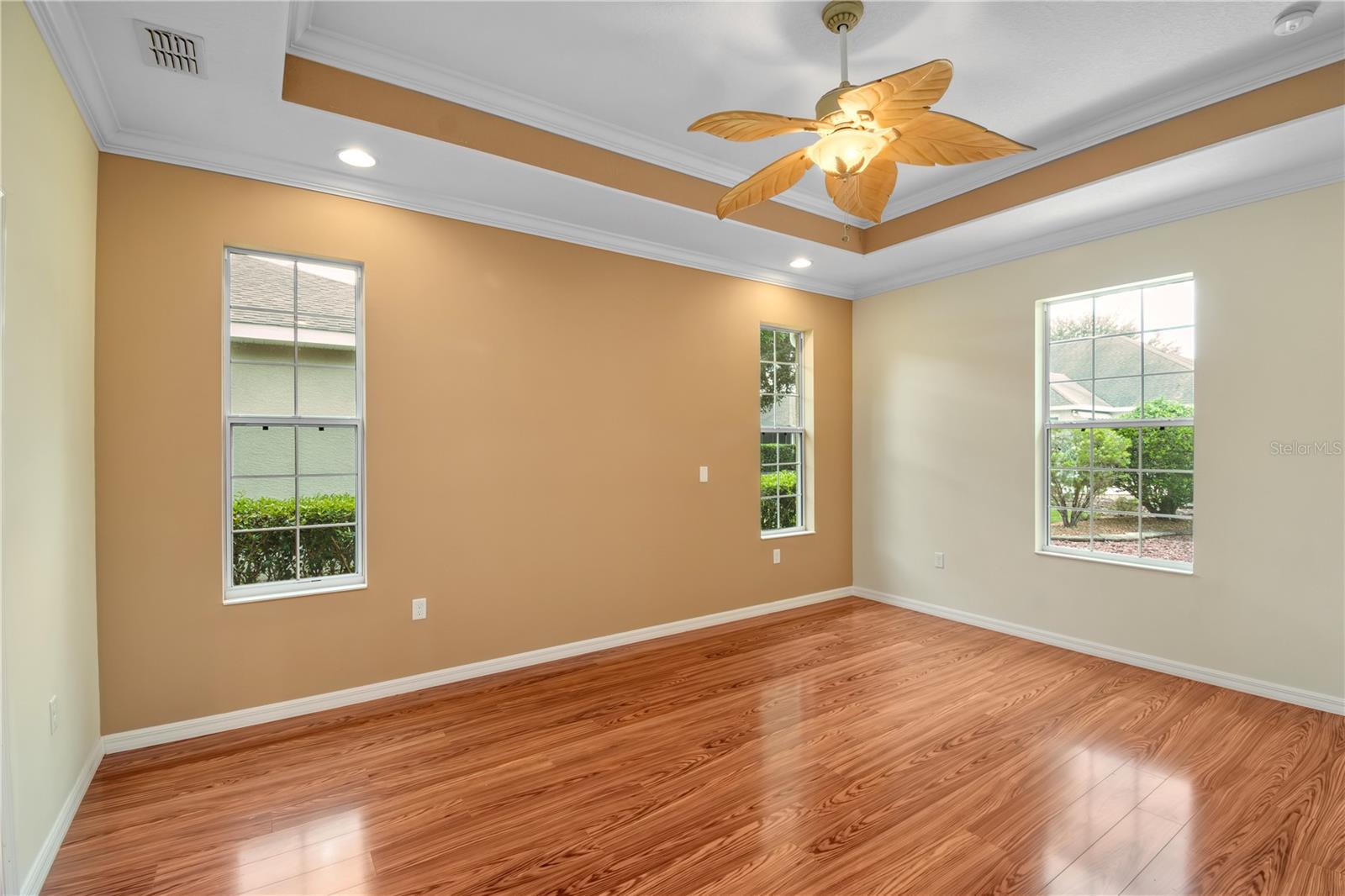 Listing photo id 19 for 8650 83rd Loop