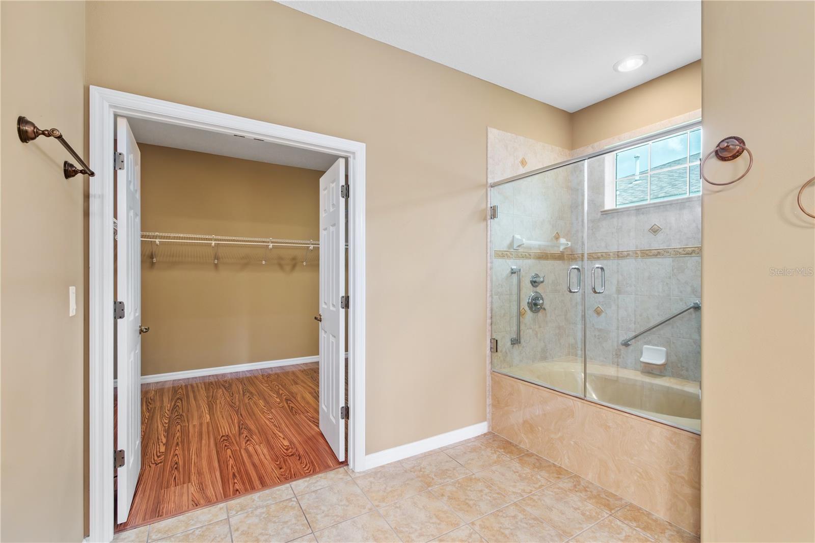 Listing photo id 23 for 8650 83rd Loop