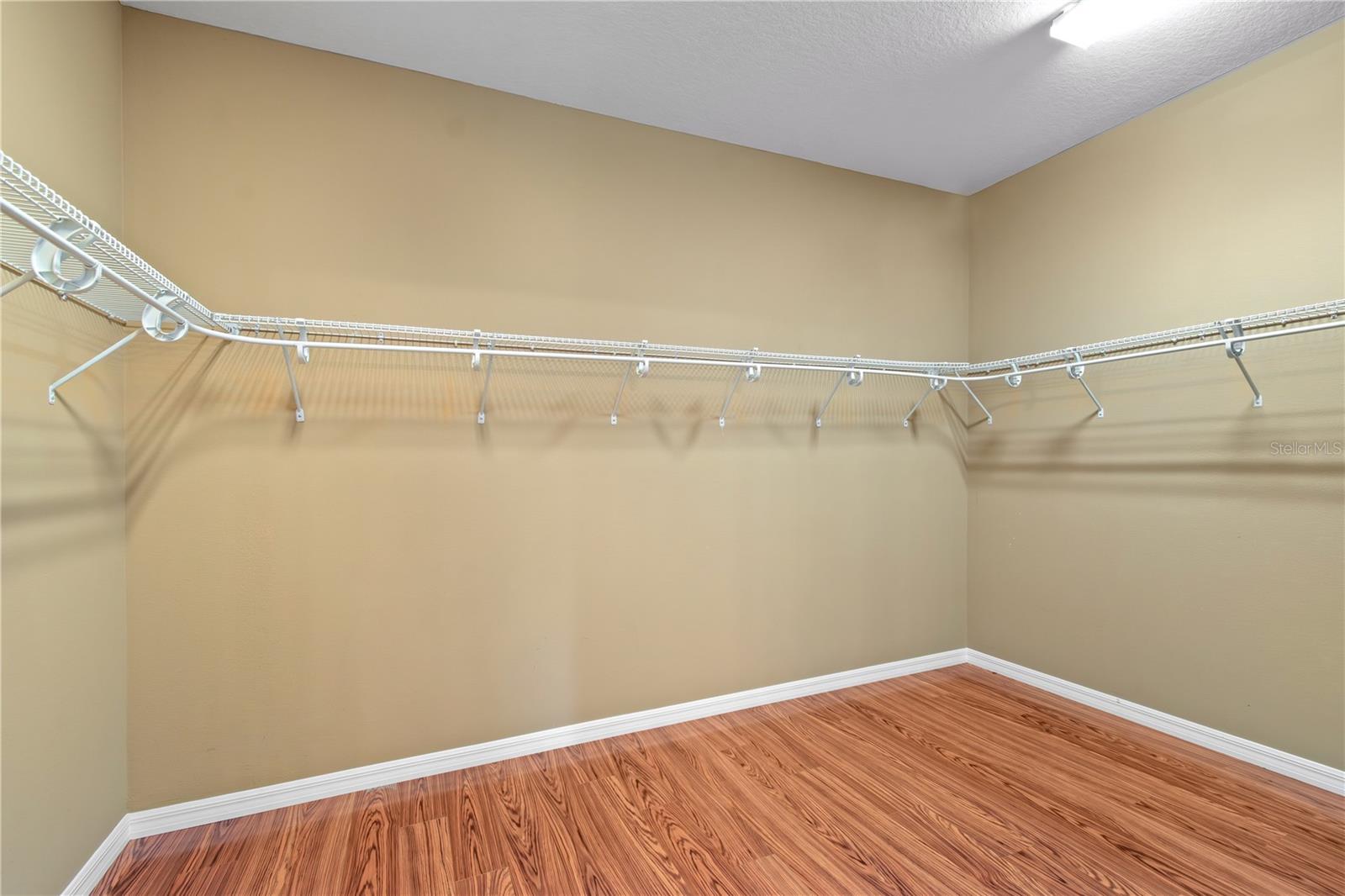 Listing photo id 24 for 8650 83rd Loop