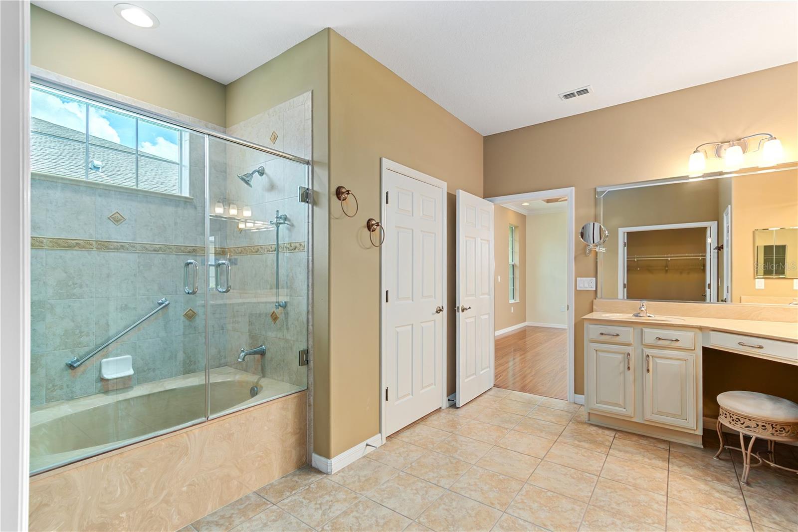 Listing photo id 25 for 8650 83rd Loop